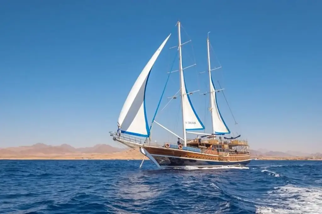 8b3dac86-d70d-430f-bb87-5f88f3da0c98_full-day-boat-charter-rental-in-sharm-el-sheikh-xlarge.webp